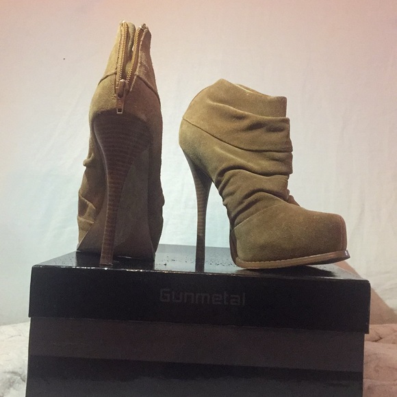 Gunmetal Platform Heels - Picture 2 of 2